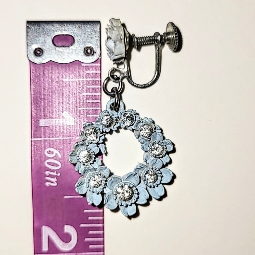 JAPAN BLUE FLORAL WREATH SCREWBACK EARRINGS - FEATHERLITE CELLULOID - Picture 5 of 6